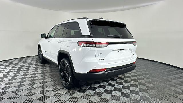 new 2025 Jeep Grand Cherokee car, priced at $40,995