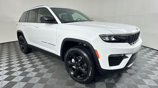 new 2025 Jeep Grand Cherokee car, priced at $40,995