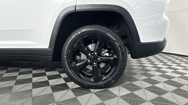 new 2025 Jeep Grand Cherokee car, priced at $40,995