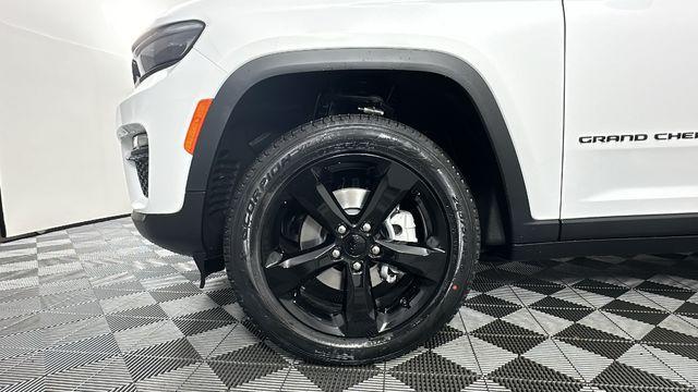 new 2025 Jeep Grand Cherokee car, priced at $40,995
