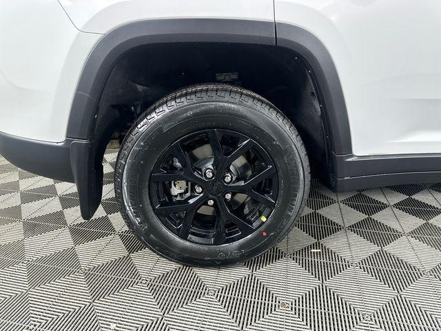 new 2026 Jeep Grand Cherokee car, priced at $47,430