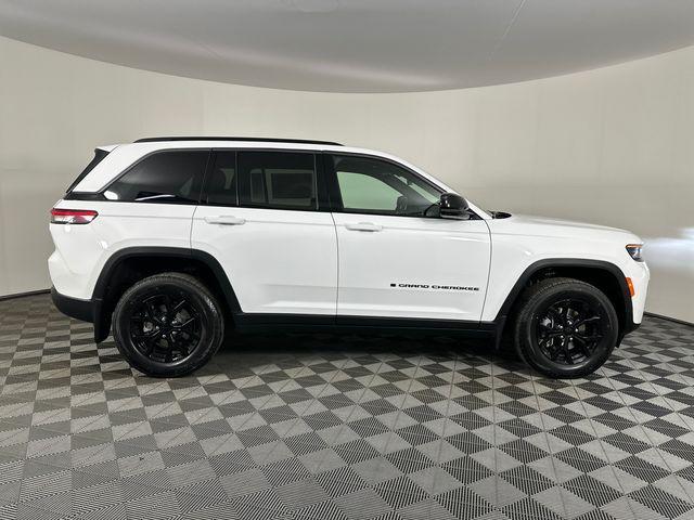 new 2026 Jeep Grand Cherokee car, priced at $48,350