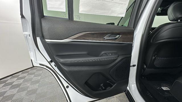 new 2026 Jeep Grand Cherokee car, priced at $48,350