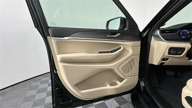 new 2025 Jeep Grand Cherokee L car, priced at $47,571