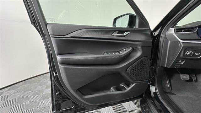 new 2025 Jeep Grand Cherokee car, priced at $42,499