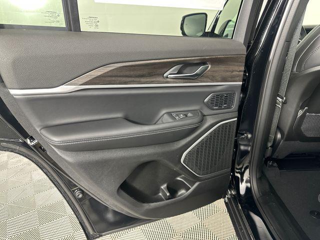 new 2026 Jeep Grand Cherokee car, priced at $44,242