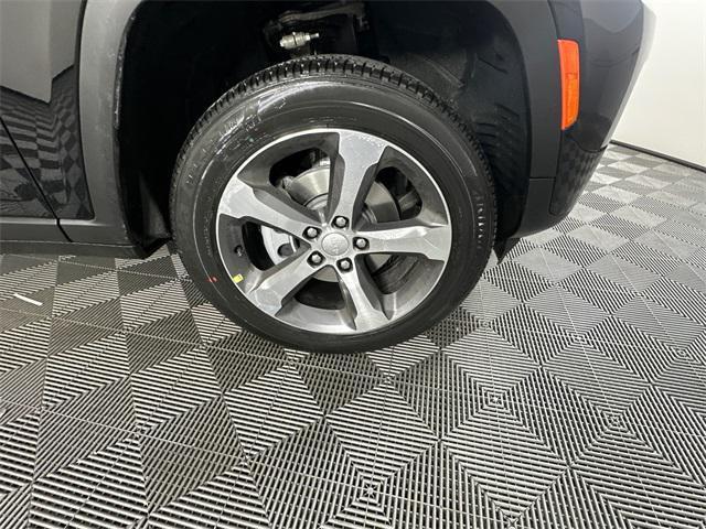 new 2026 Jeep Grand Cherokee car, priced at $48,992