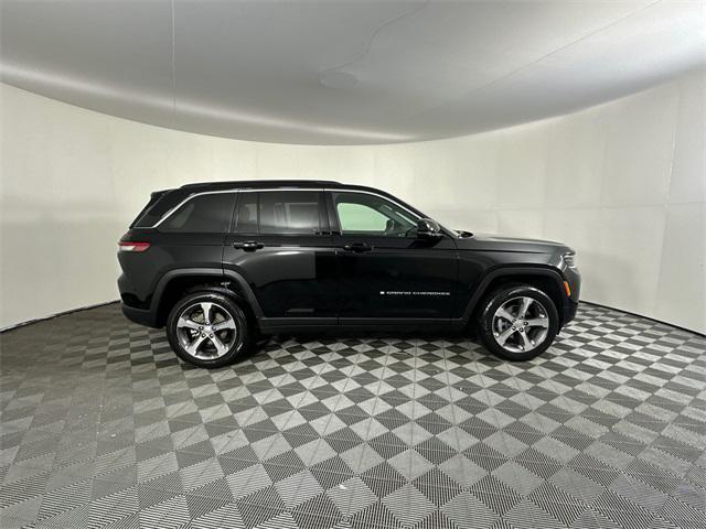 new 2026 Jeep Grand Cherokee car, priced at $48,992