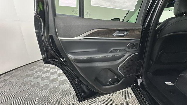 new 2026 Jeep Grand Cherokee car, priced at $52,925