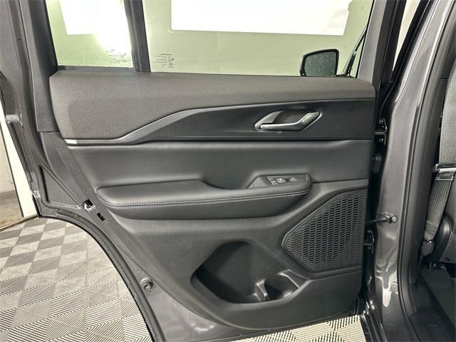 new 2025 Jeep Grand Cherokee car, priced at $38,381