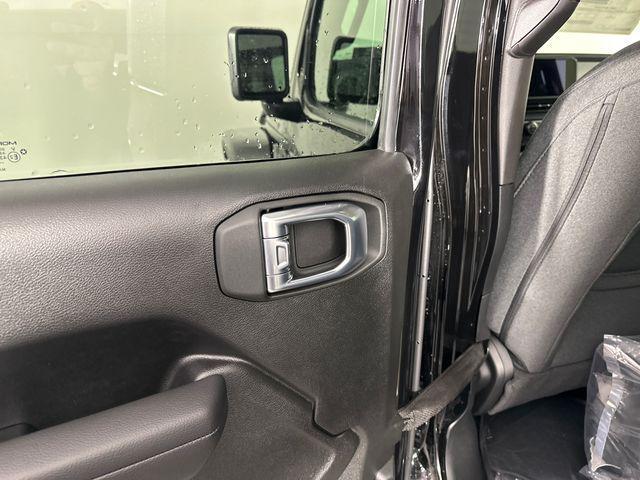 new 2026 Jeep Gladiator car, priced at $45,985