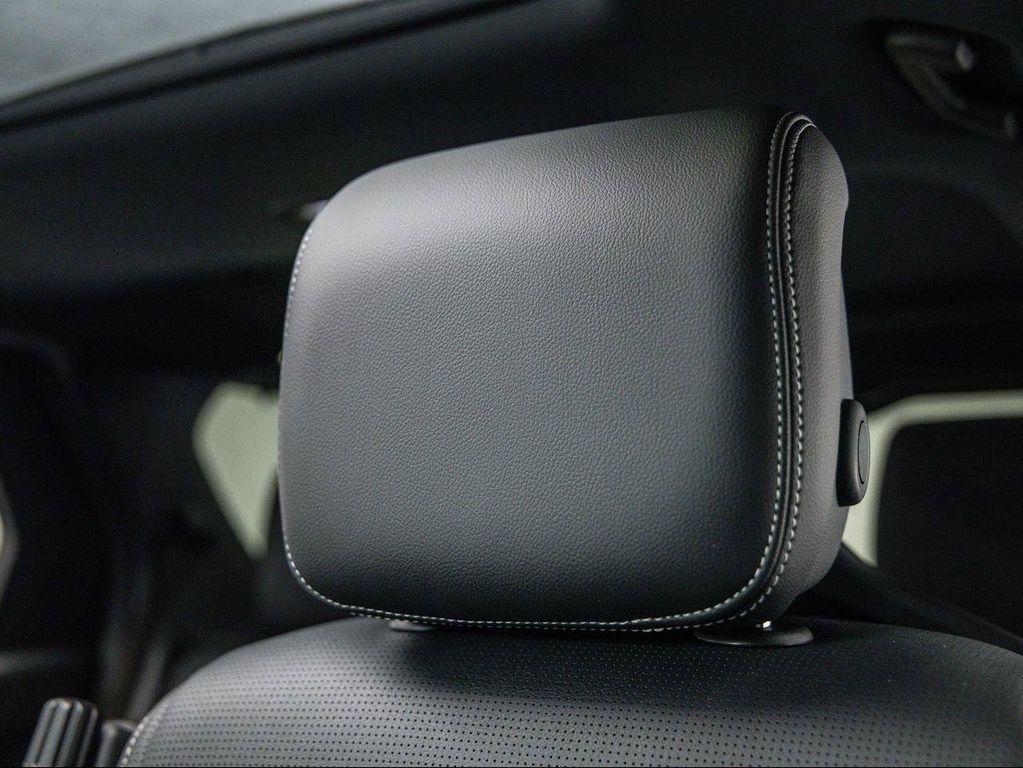 new 2025 Land Rover Discovery car, priced at $70,193