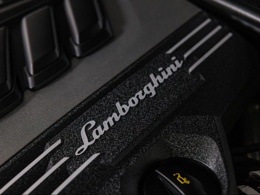 used 2021 Lamborghini Urus car, priced at $183,900