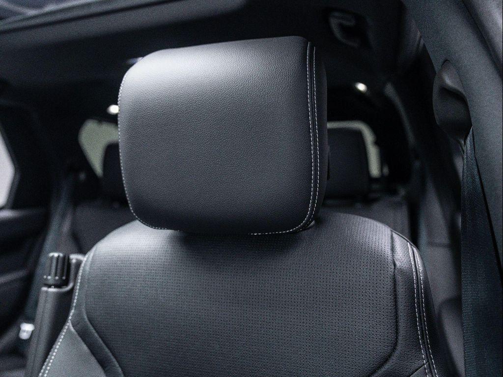 new 2025 Land Rover Discovery car, priced at $68,718