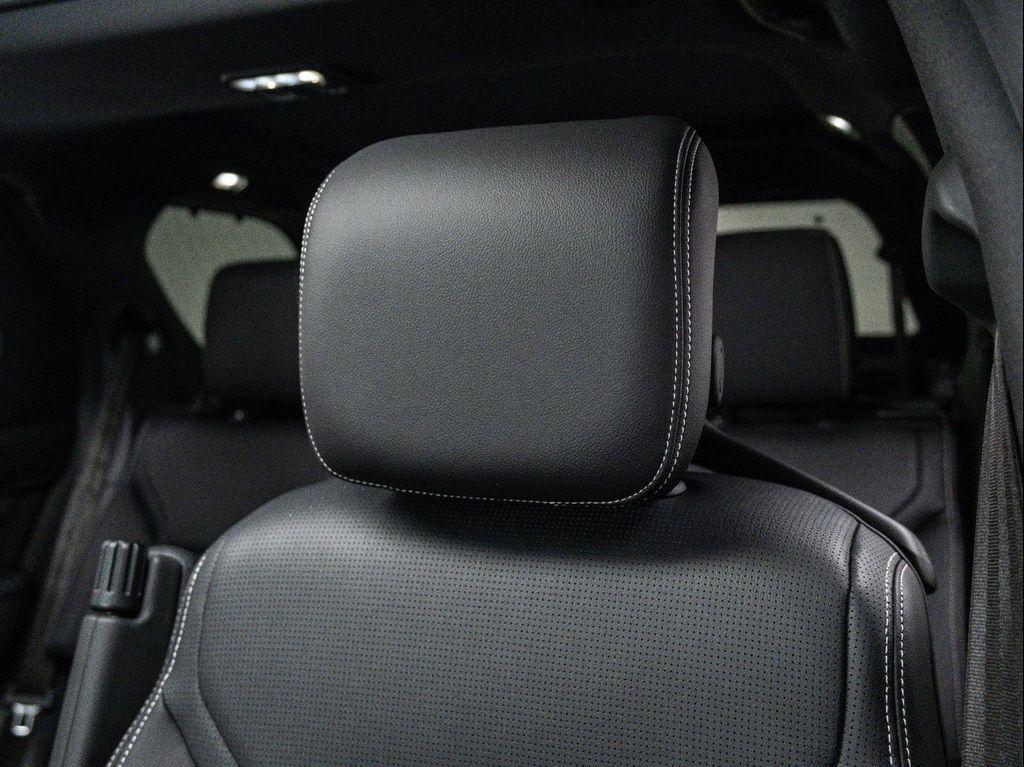 new 2025 Land Rover Discovery car, priced at $77,968