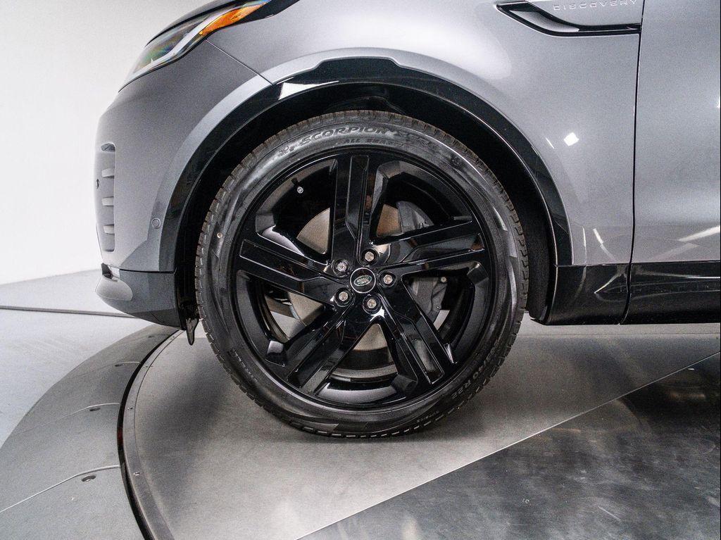 new 2025 Land Rover Discovery car, priced at $77,968