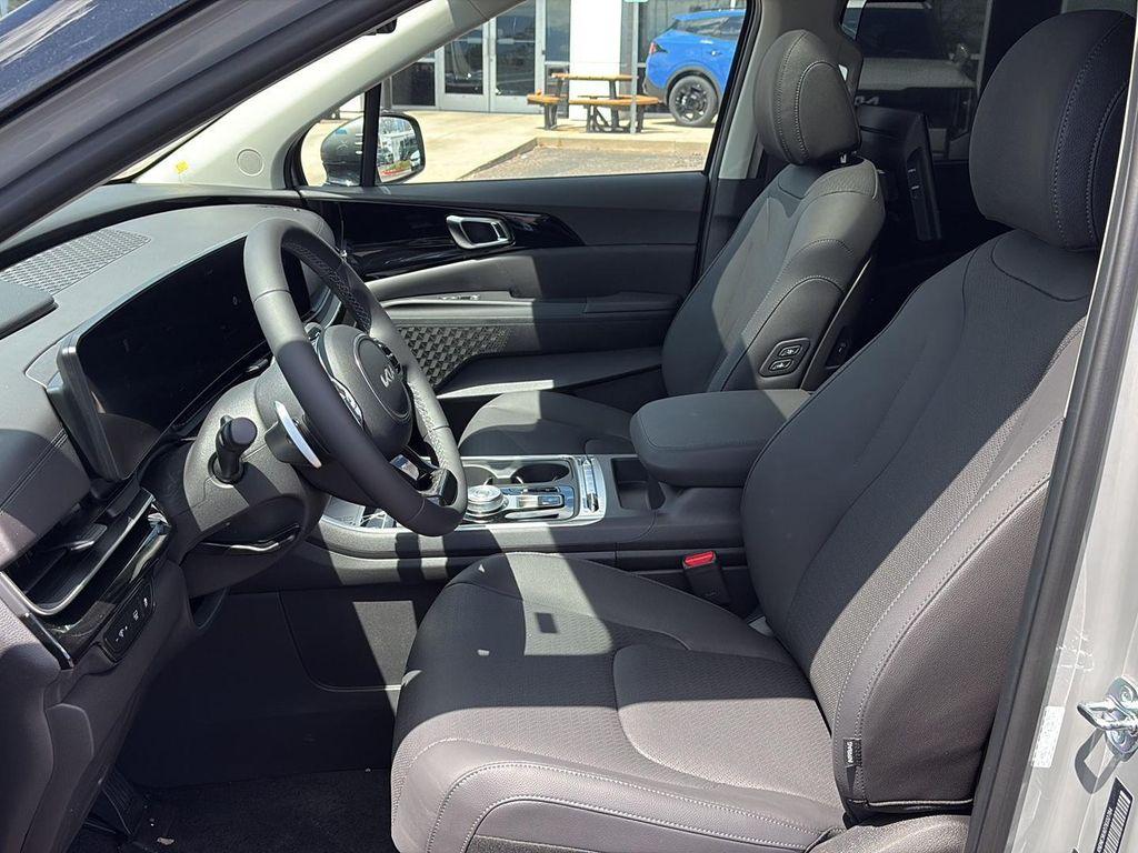 new 2026 Kia Carnival Hybrid car, priced at $58,520