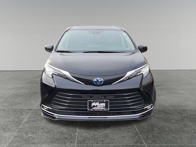 used 2023 Toyota Sienna car, priced at $39,033