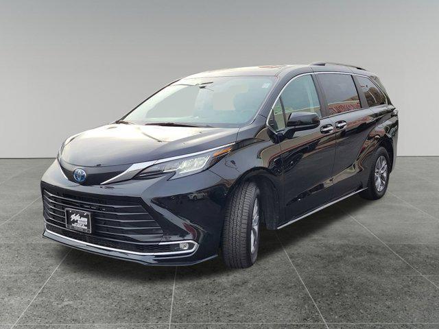 used 2023 Toyota Sienna car, priced at $39,033