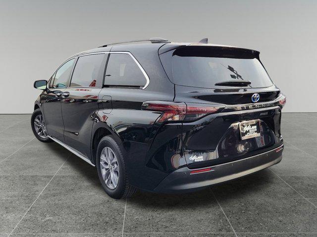 used 2023 Toyota Sienna car, priced at $39,033