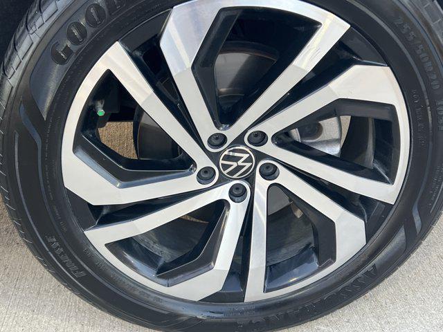 used 2022 Volkswagen Atlas car, priced at $25,421