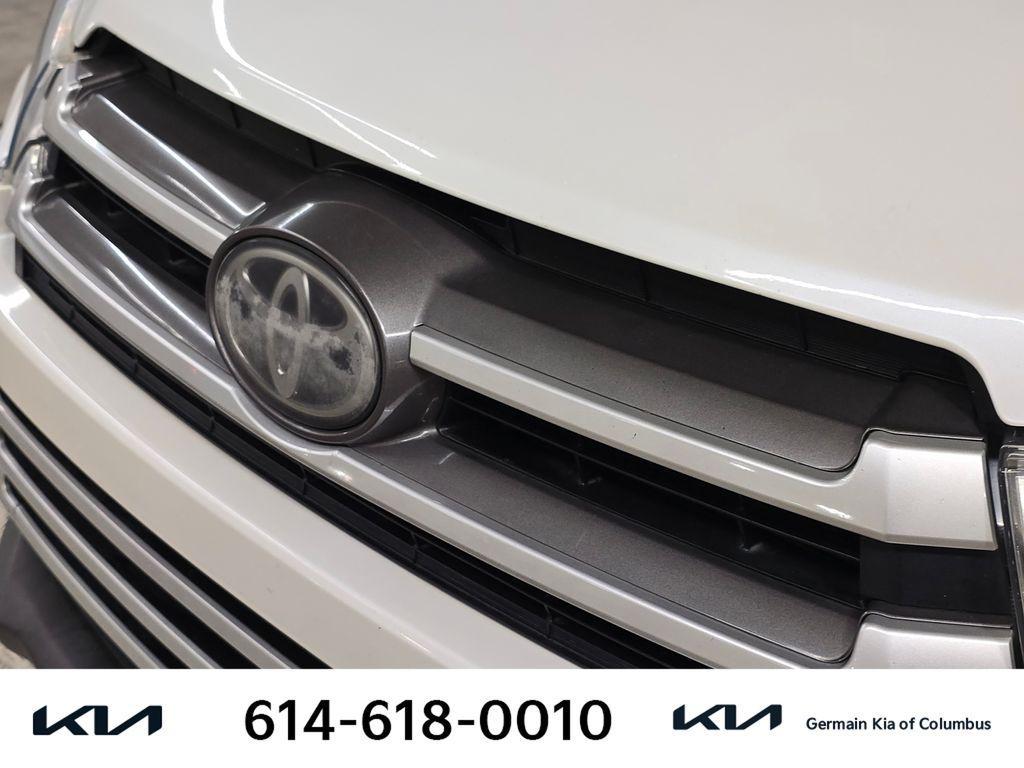 used 2018 Toyota Highlander car, priced at $17,494