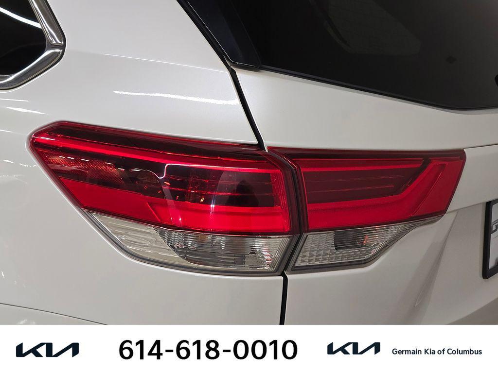 used 2018 Toyota Highlander car, priced at $17,494