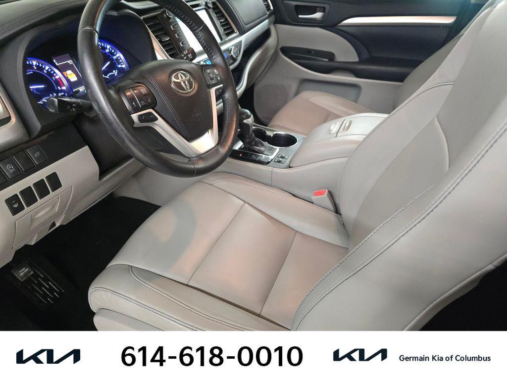 used 2018 Toyota Highlander car, priced at $17,494
