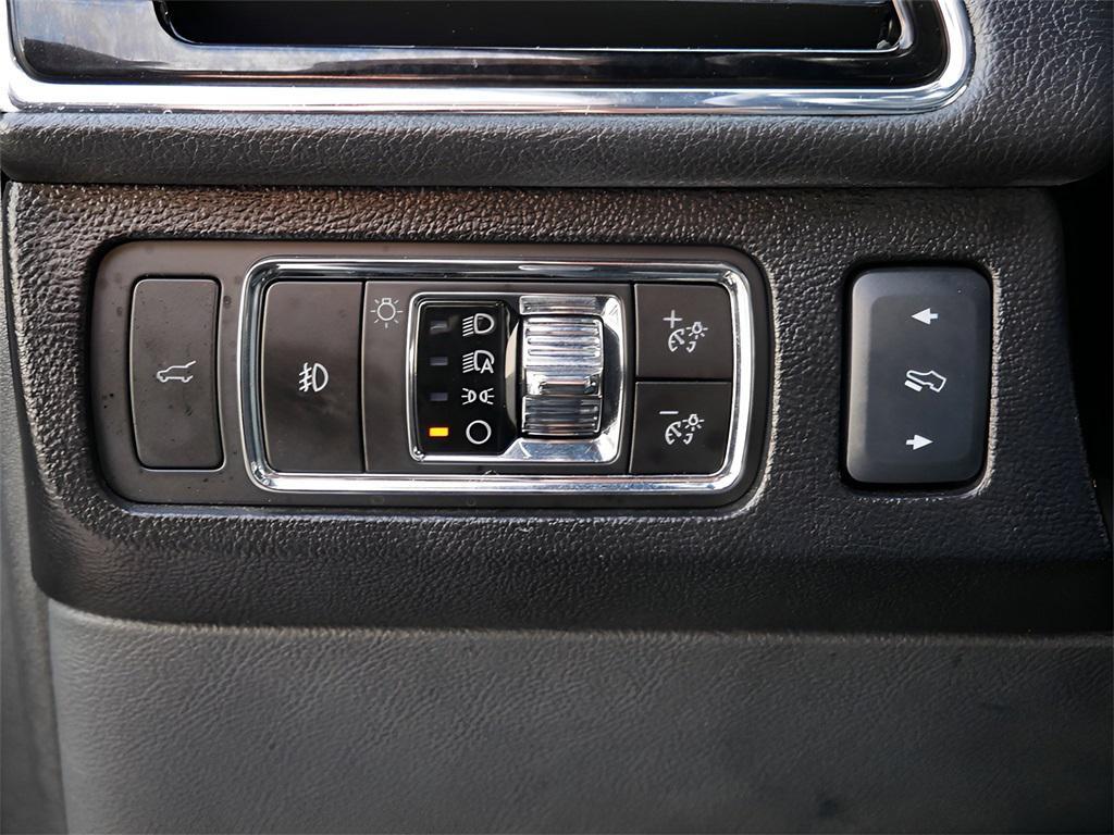 used 2024 Lincoln Navigator car, priced at $64,995