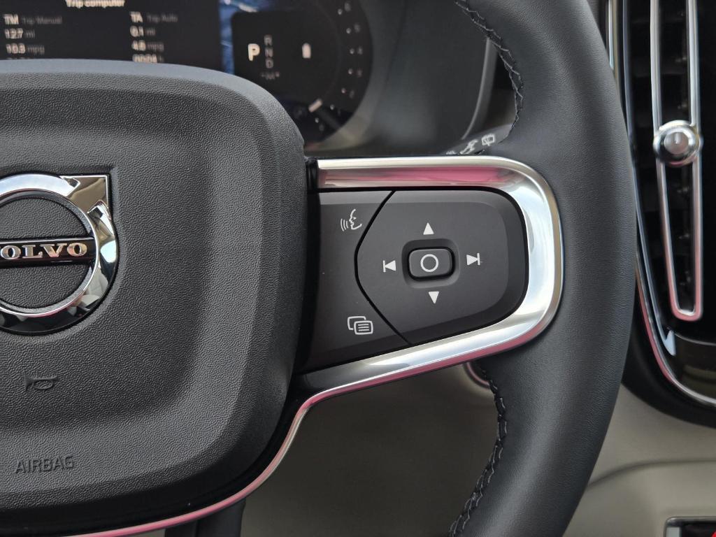 new 2026 Volvo XC40 car