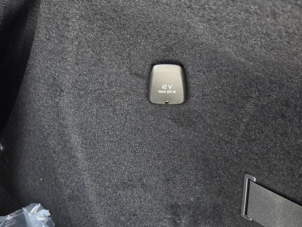 new 2026 Volvo XC90 Plug-In Hybrid car