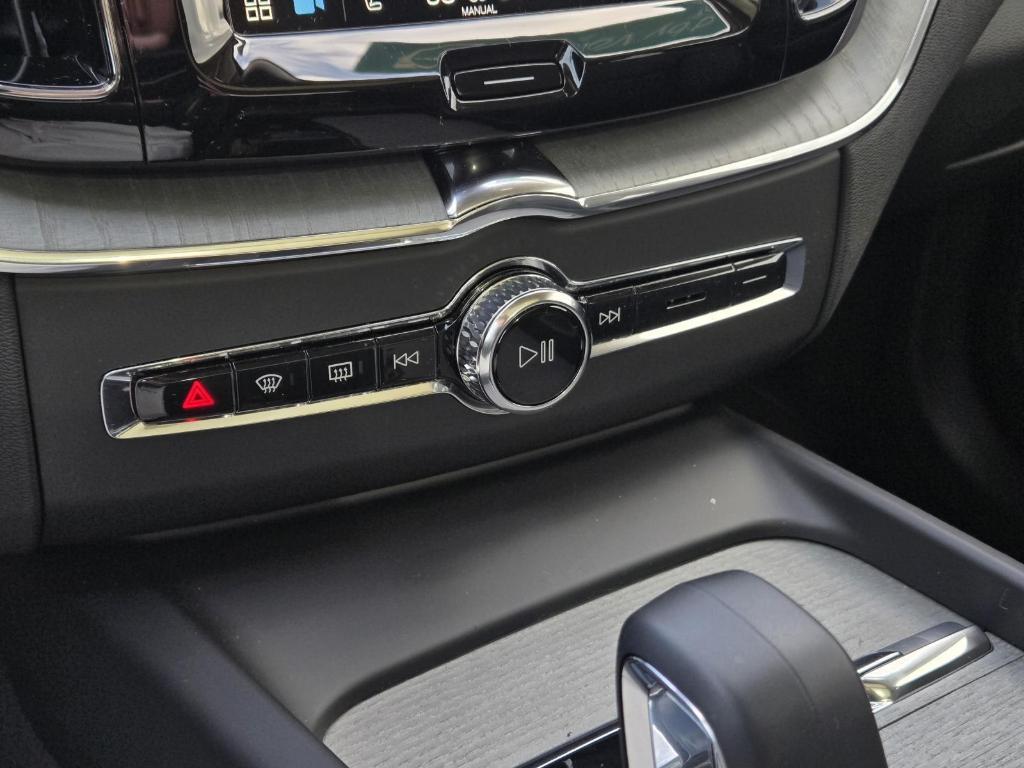 new 2025 Volvo XC60 Plug-In Hybrid car, priced at $48,000