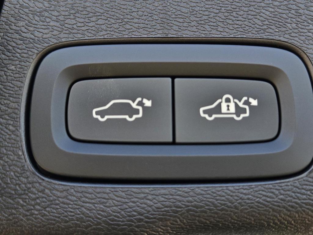 new 2026 Volvo XC60 car, priced at $55,485