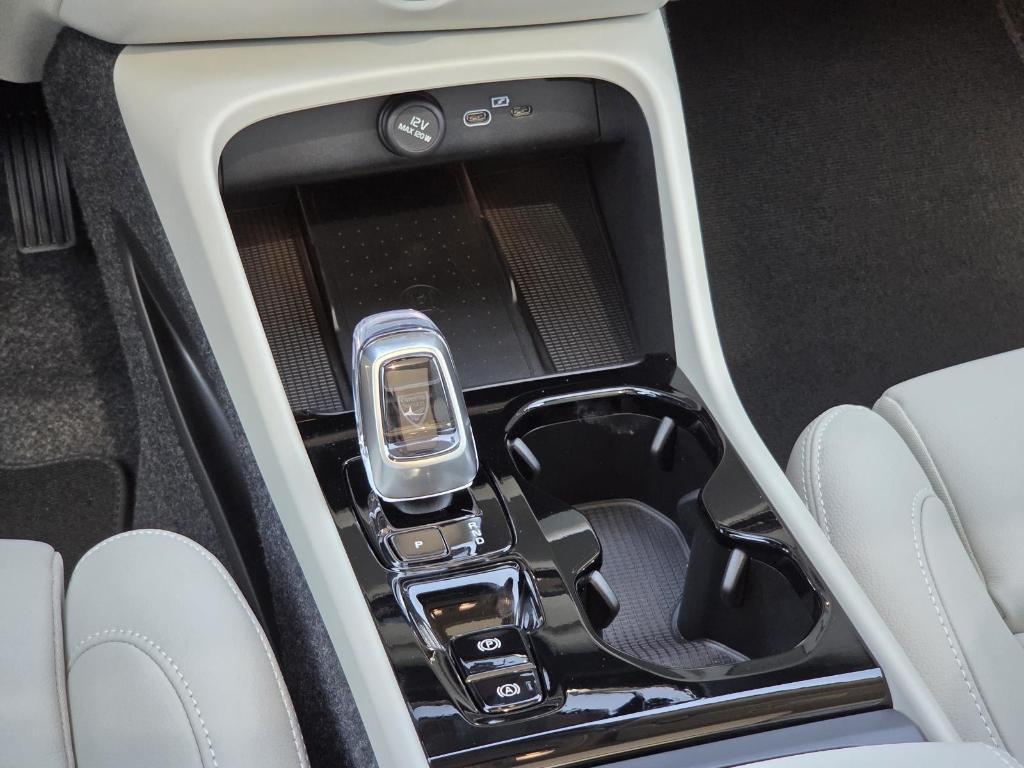 new 2026 Volvo XC40 car