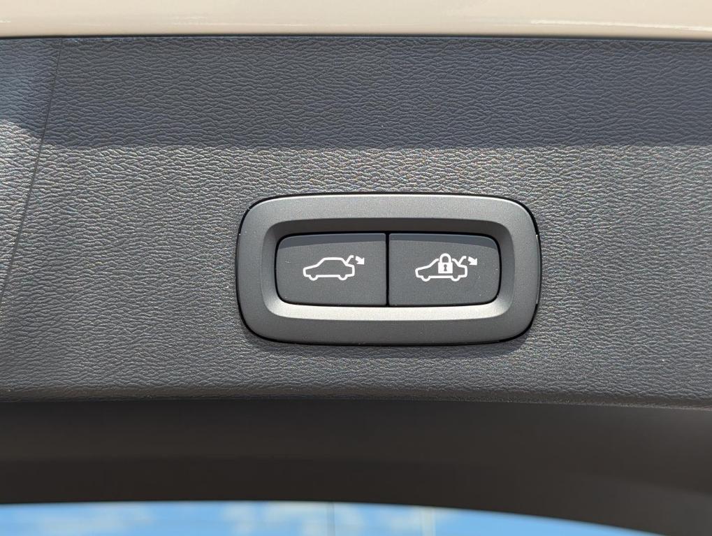 new 2026 Volvo XC40 car, priced at $43,350