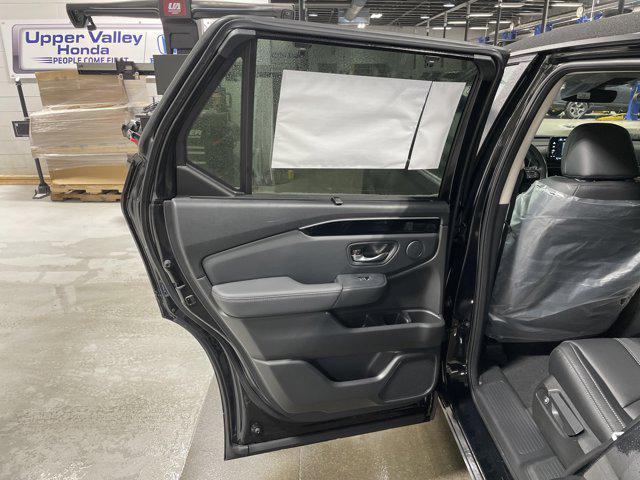 new 2025 Honda Pilot car, priced at $44,014