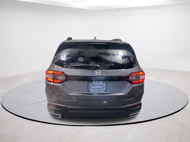 new 2025 Honda Pilot car, priced at $52,407