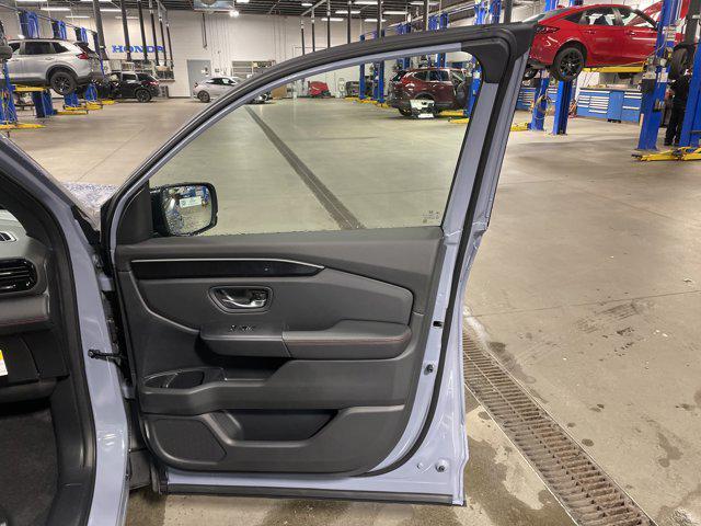 new 2025 Honda Pilot car, priced at $52,832