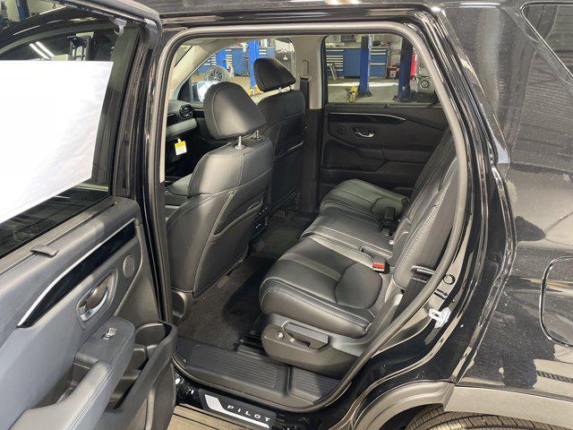 new 2025 Honda Pilot car, priced at $44,696