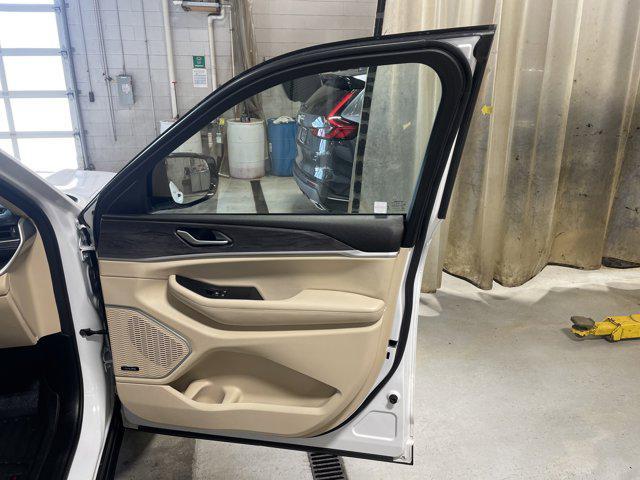 used 2021 Jeep Grand Cherokee L car, priced at $25,454