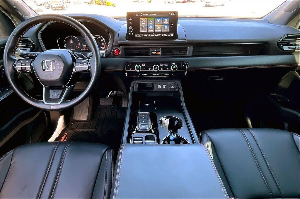 used 2025 Honda Pilot car, priced at $45,999