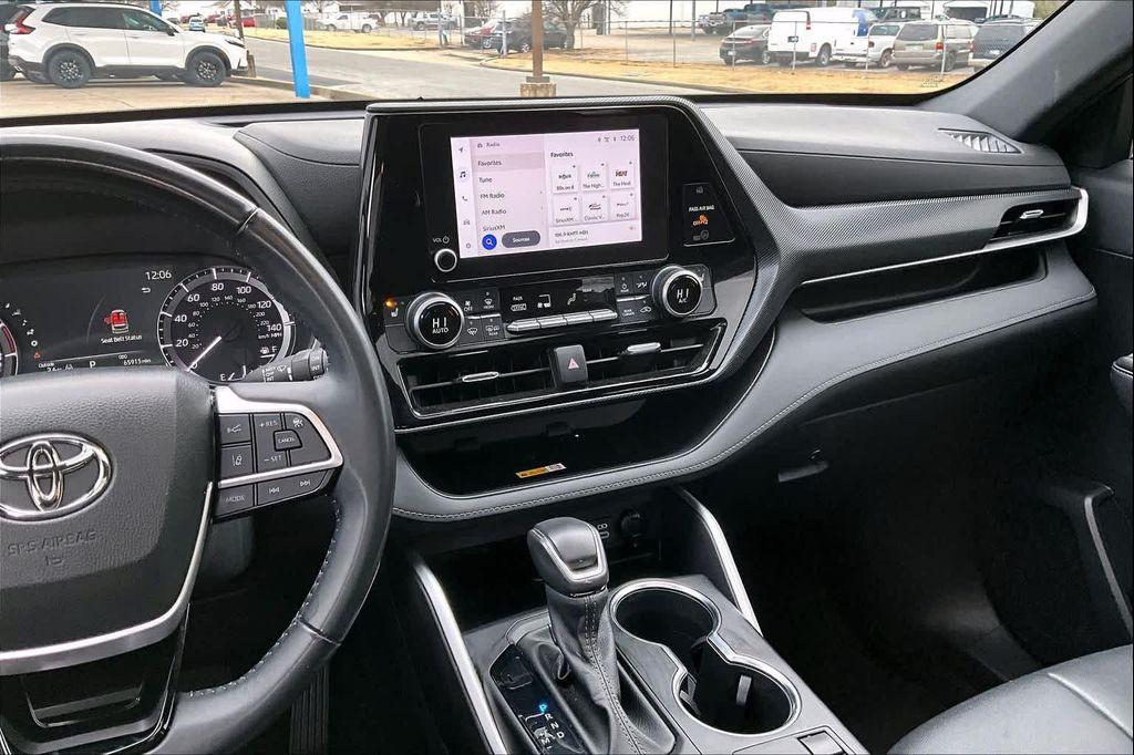 used 2023 Toyota Highlander car, priced at $32,999