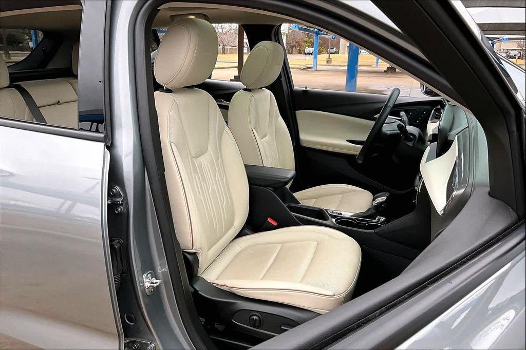 used 2025 Buick Encore GX car, priced at $29,399