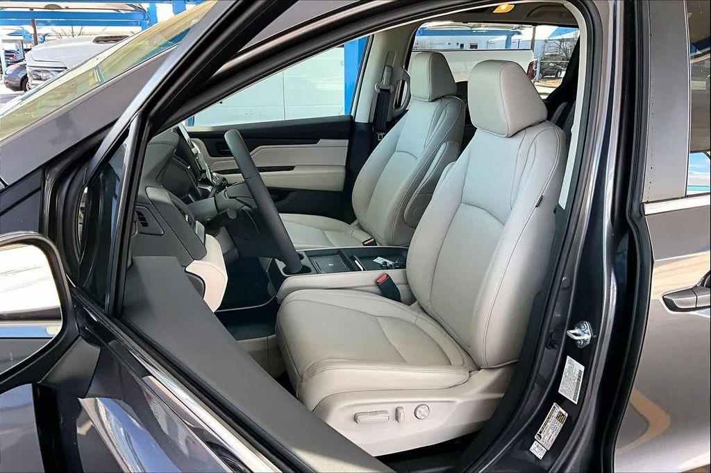 new 2026 Honda Odyssey car, priced at $41,790