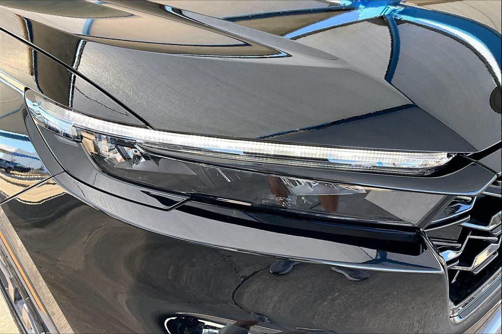 new 2026 Honda CR-V Hybrid car, priced at $40,250