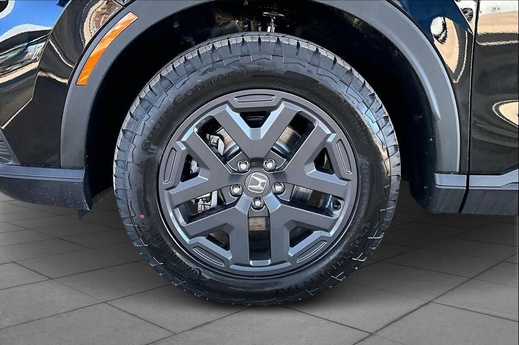 new 2026 Honda CR-V Hybrid car, priced at $40,250