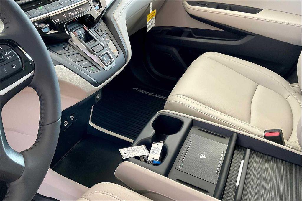 new 2026 Honda Odyssey car, priced at $42,385