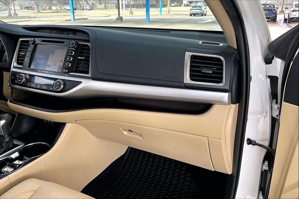 used 2019 Toyota Highlander car, priced at $22,399