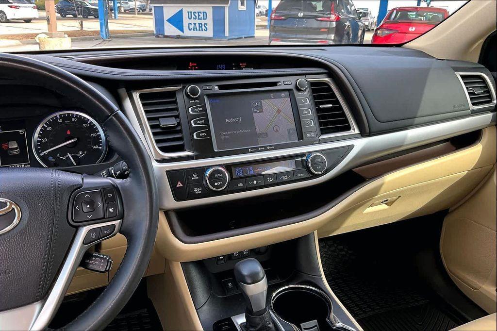 used 2019 Toyota Highlander car, priced at $22,399