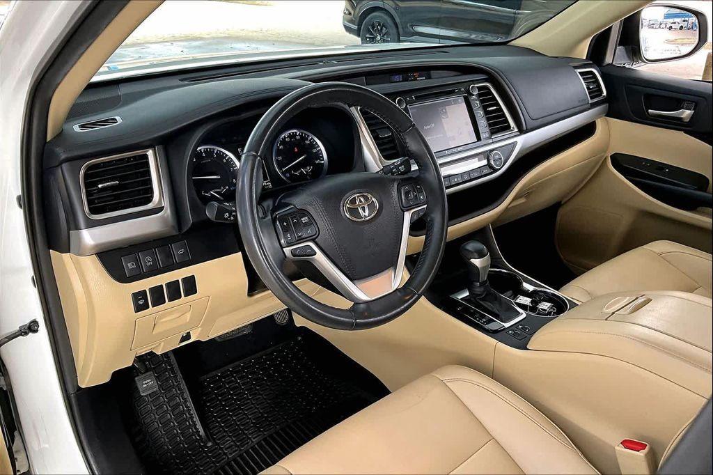 used 2019 Toyota Highlander car, priced at $22,399